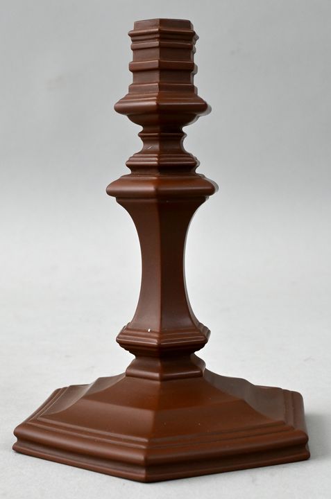 Leuchter, Meissen, 2000Böttgersteinzeug. Reich gegliederter Balusterschaft, hexagonaler Quer