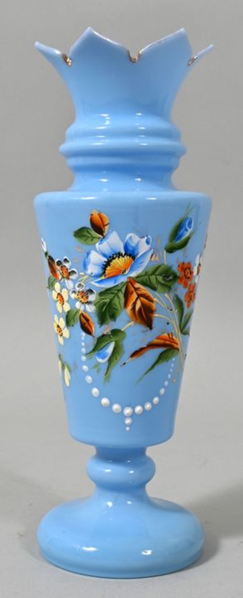 Vase, Böhmen (Neuwelt?) o. Bayrischer Wald, um 1860/1870Hellblaues opakes Glas/ Opalglas, Ba