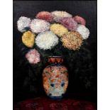 Angermann, AliceChrysanthemen in chinesischer Vase. Öl auf Leinwand. 1920. Signiert und dati