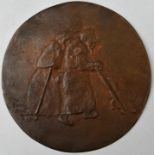 Richter, Etha. Dresden 1883 - 1977Bronzeplakette Zwei alte Frauen und Katze. Rundrelief, sign