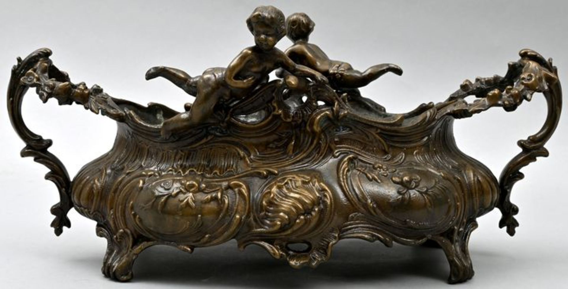 Jardiniere, 2. H. 19. Jh.Bronze/ Messing, in spätbarocker Formensprache ornamentiert: plasti