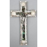Perlmutt Kruzifix mit Christusfigur Perlmutt, Holz, Weißmetall Sammlernummerierung auf der