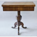 Biedermeier-Klapptisch, um 1840Kirsche, furniert. Querrechteckige Form, per Klapp- und Drehme