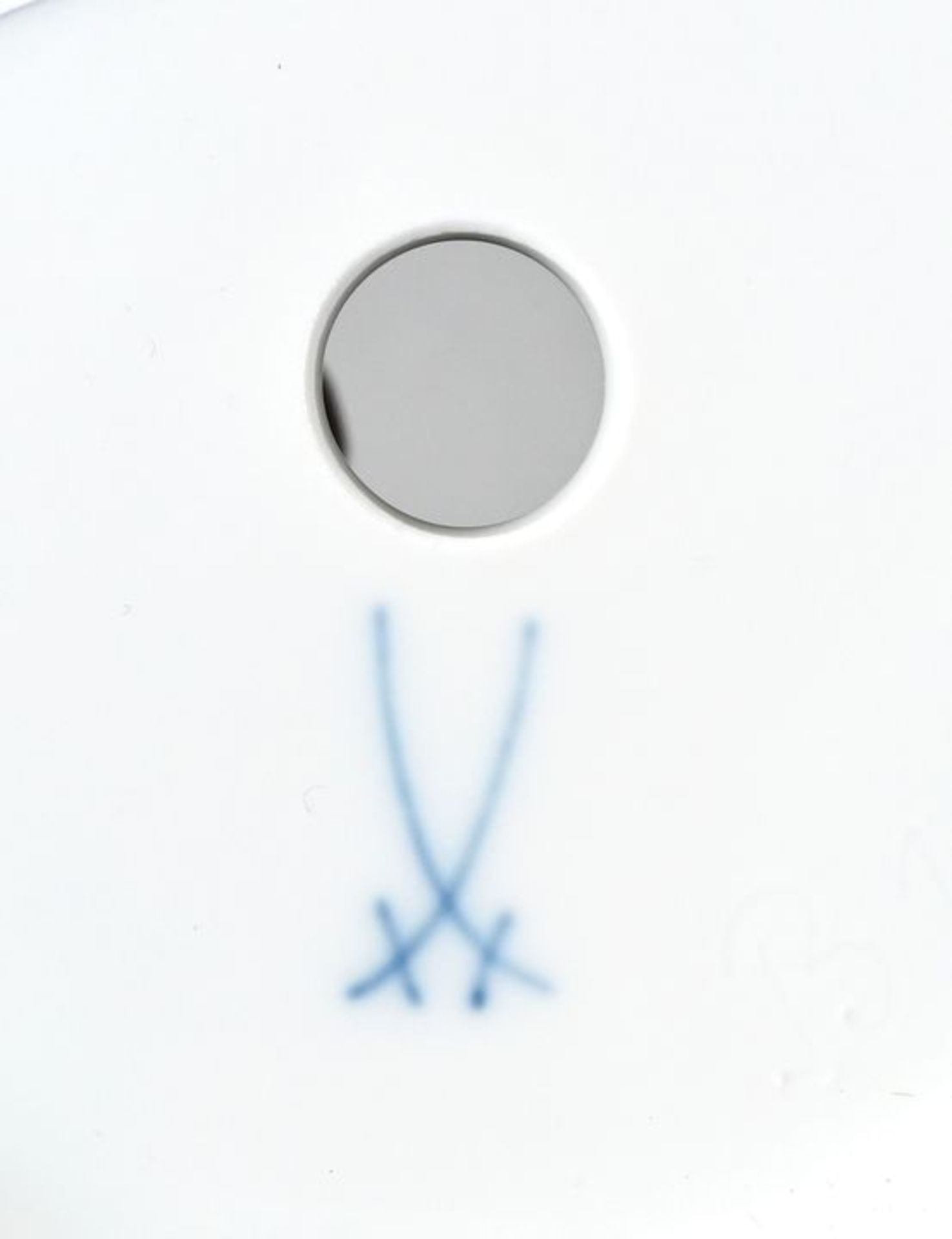 Deckelvase, Meissen, 1. H. 20. Jh.Porzellan, weiß. Balusterform mit Helmdeckel, Boden kreisr - Bild 2 aus 2