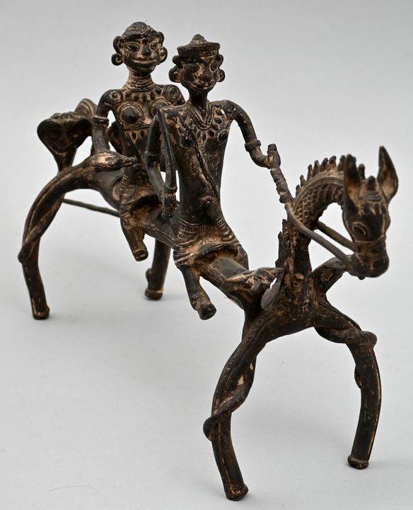 Pferd mit zwei Reitern (männlich und weiblich), Bastar/ Indien, DhokraBronze/ Gelbguss, stil