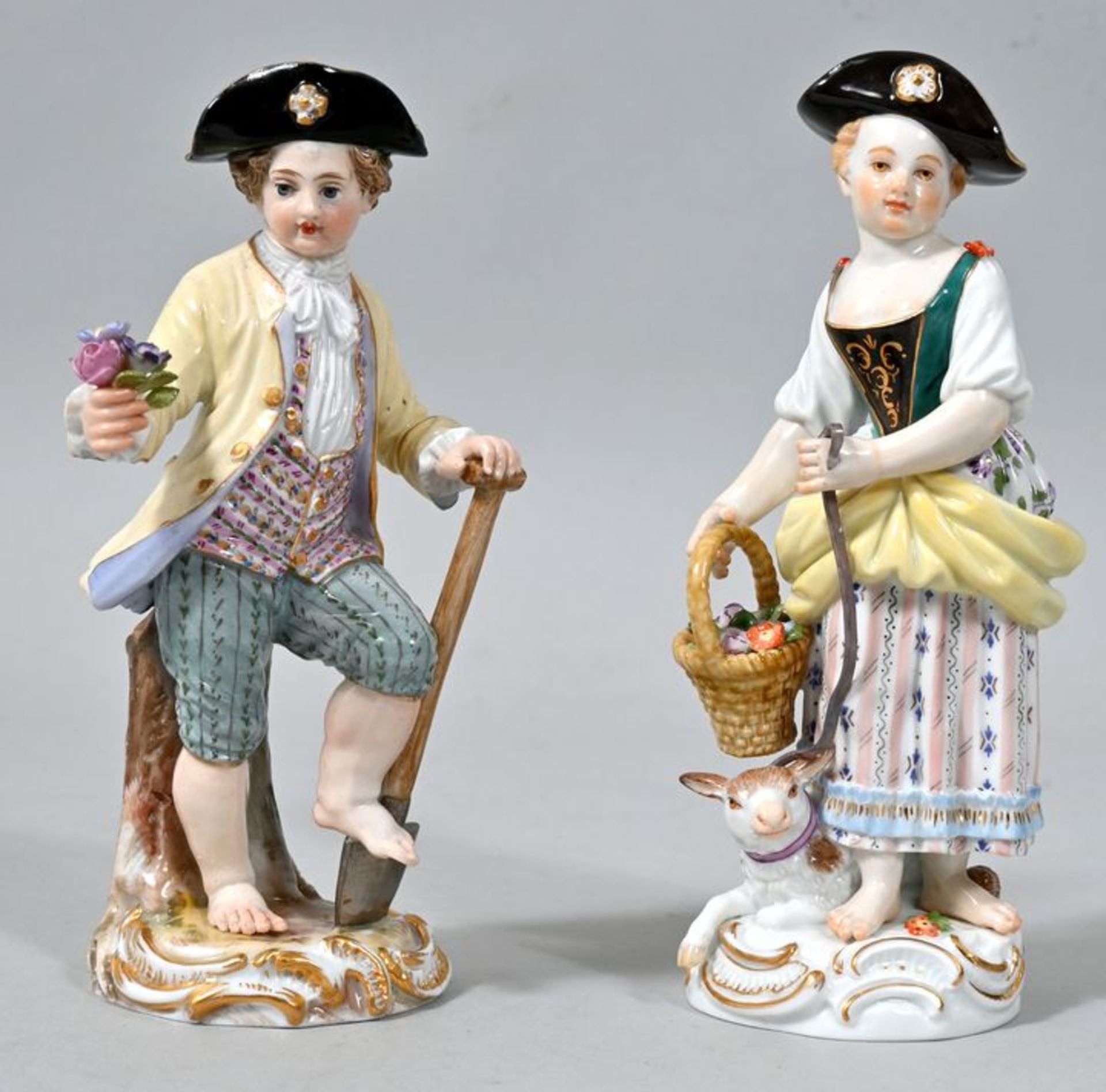 Zwei Gärtnerkinder, Meissen, Ausformungen 2. H. 19. und 2. H. 20. Jh.Knabe mit Spaten und Bl