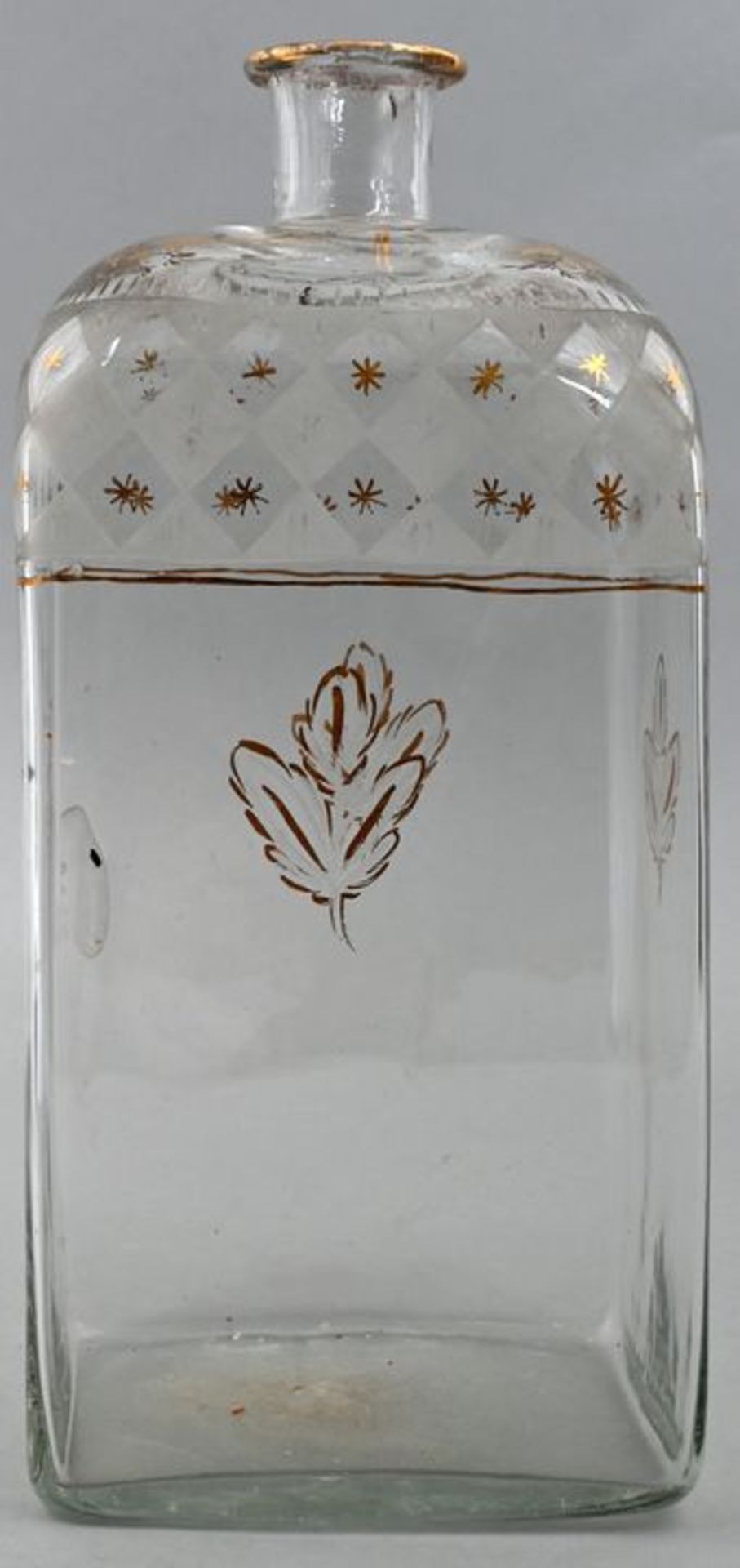 Flasche, Nordböhmen (?), um 1800Farbloses Glas, Abriss unverschliffen, vierseitiger Querschn