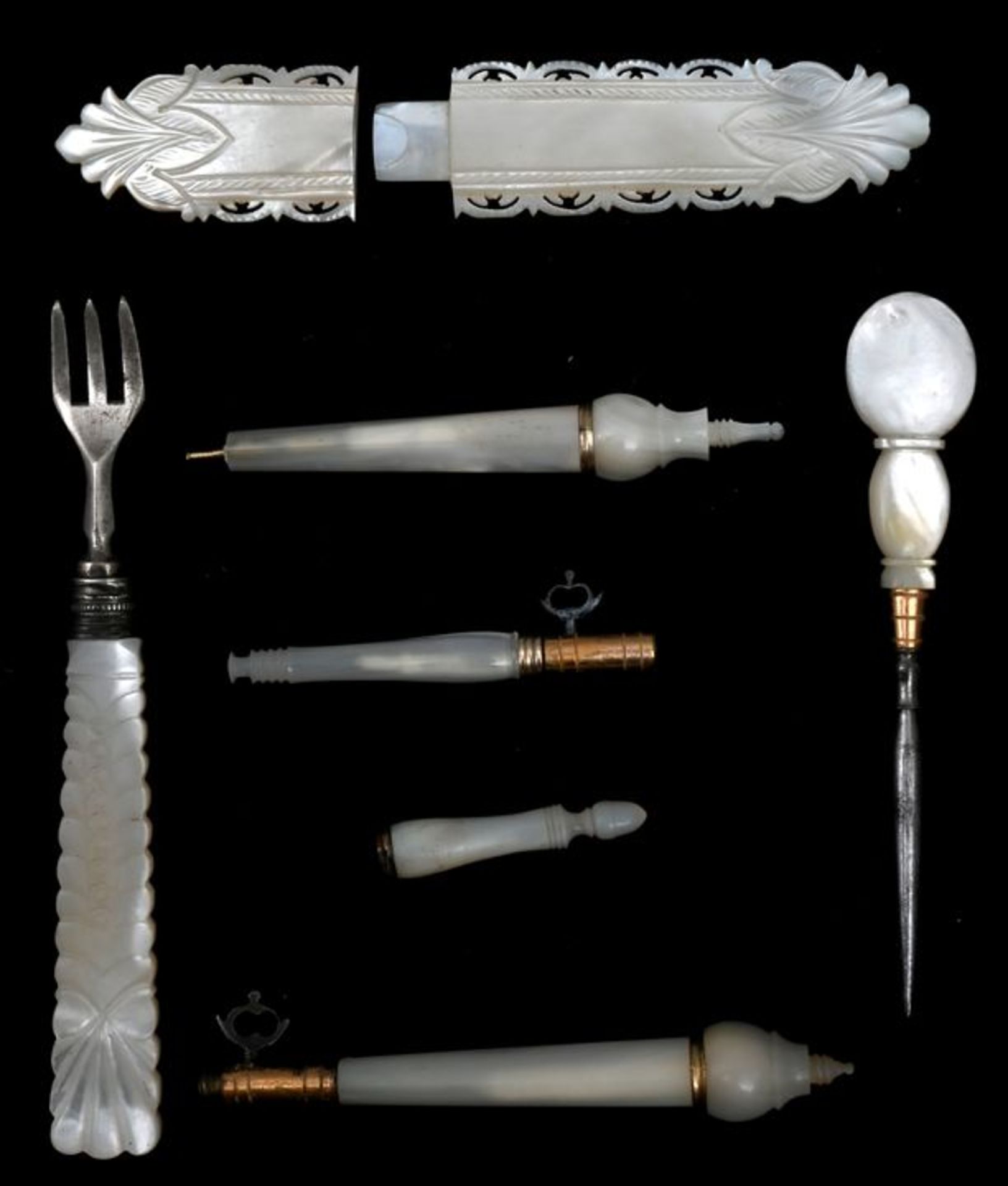 Siebenteiliges Kleinteile-SetPerlmutt Sammlernummerierung Seven-piece-Set Mother of Pearl Col