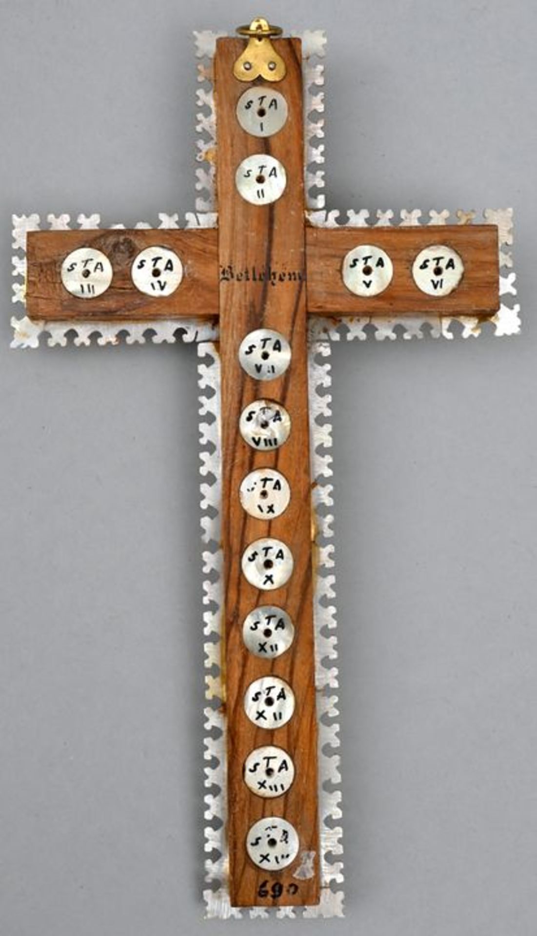 Perlmutt Kruzifix mit Christusfigur Perlmutt, Holz, Weißmetall Sammlernummerierung auf der - Bild 2 aus 2