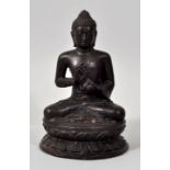 Buddha, Thailand, 19./ 20. Jh.Bronze, dunkelbraune Patina. Auf doppeltem Lotokissen sitzende