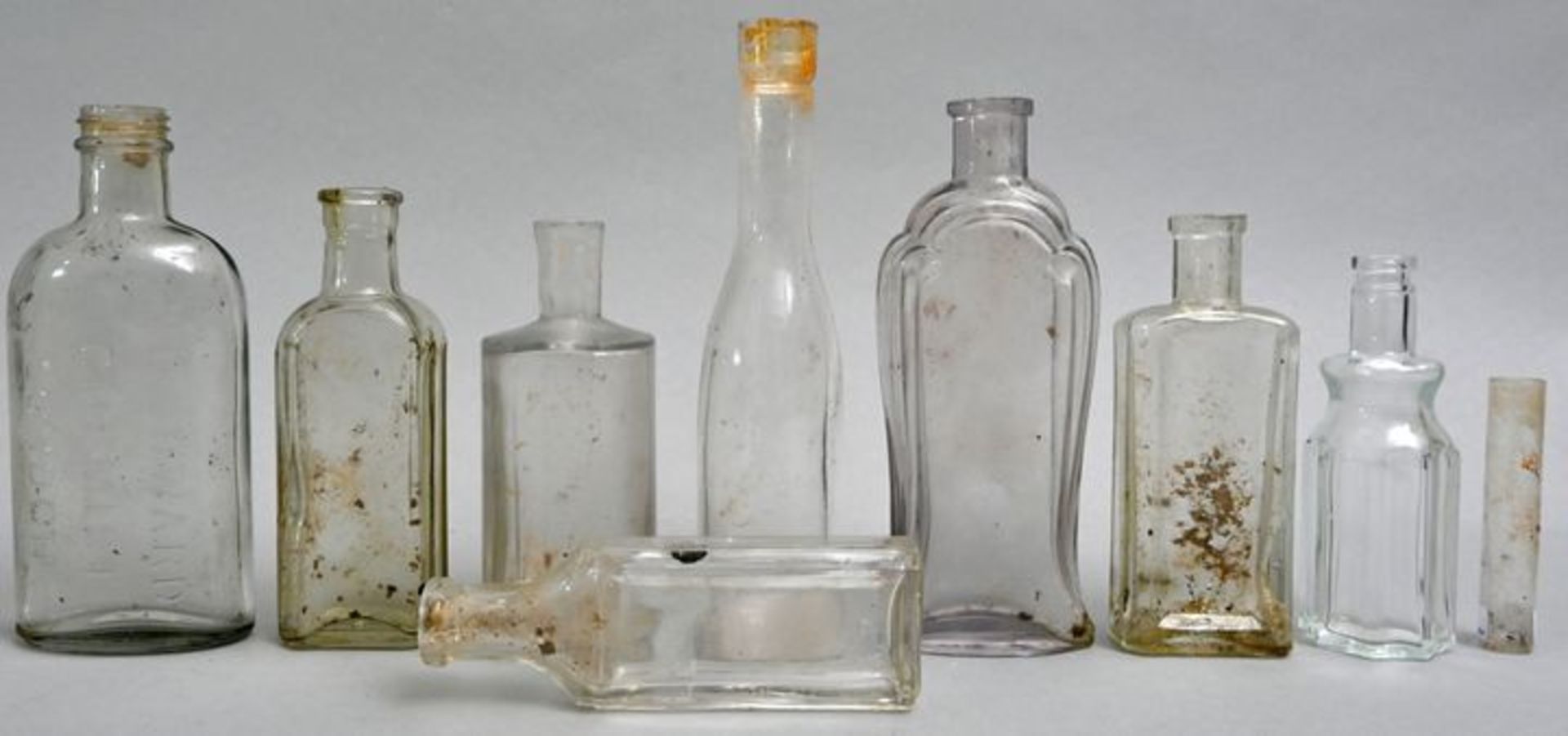 Konvolut von neun Flaschen / Set of nine bottles