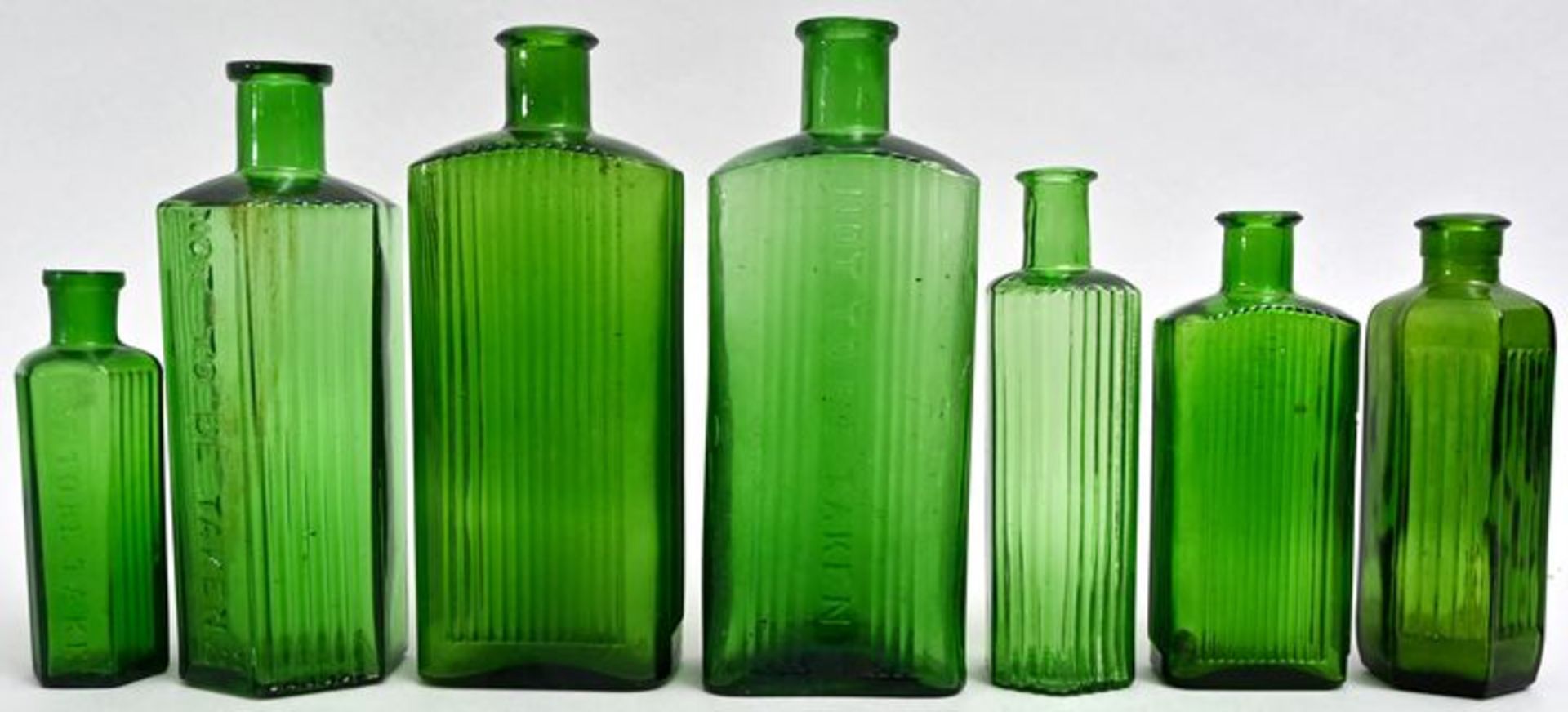 Konvolut von sieben Apothekerflaschen / set of seven Apothecary bottles