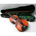 Geige mit Bogen, im Kasten / violin
