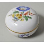 Dose, Meissen, bunte Blume / lidded box