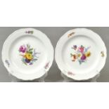 Paar Teller, Blumenbukett / Plates, Meissen