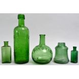 Konvolut von fünf grüne Flaschen / Set of five bottles