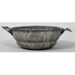 Zinnschale mit Henkeln/Pewter bowl with handles