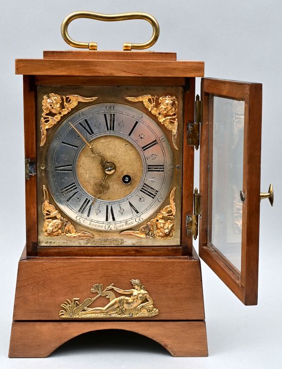 Stutzuhr, Messingaplikation/ bracket clock