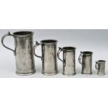 Fünf Messbecher/ measuring jugs