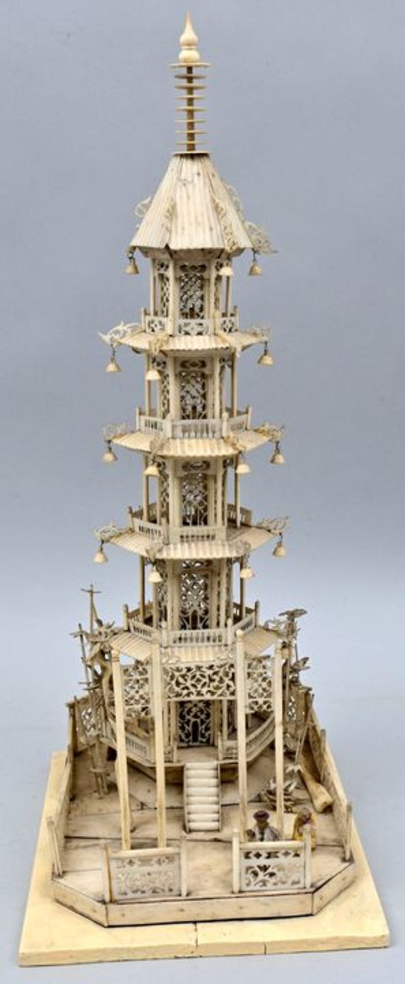 Gr. Pagode, China um 1900 / Ivory pagoda