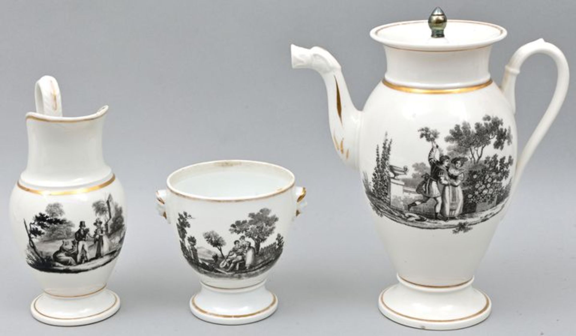 Porzellan, Kernstück / coffee pot, sugar bowl and creamer