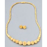 Kette + Ohrstecker, 3 Teile / necklace with earrings, ivory