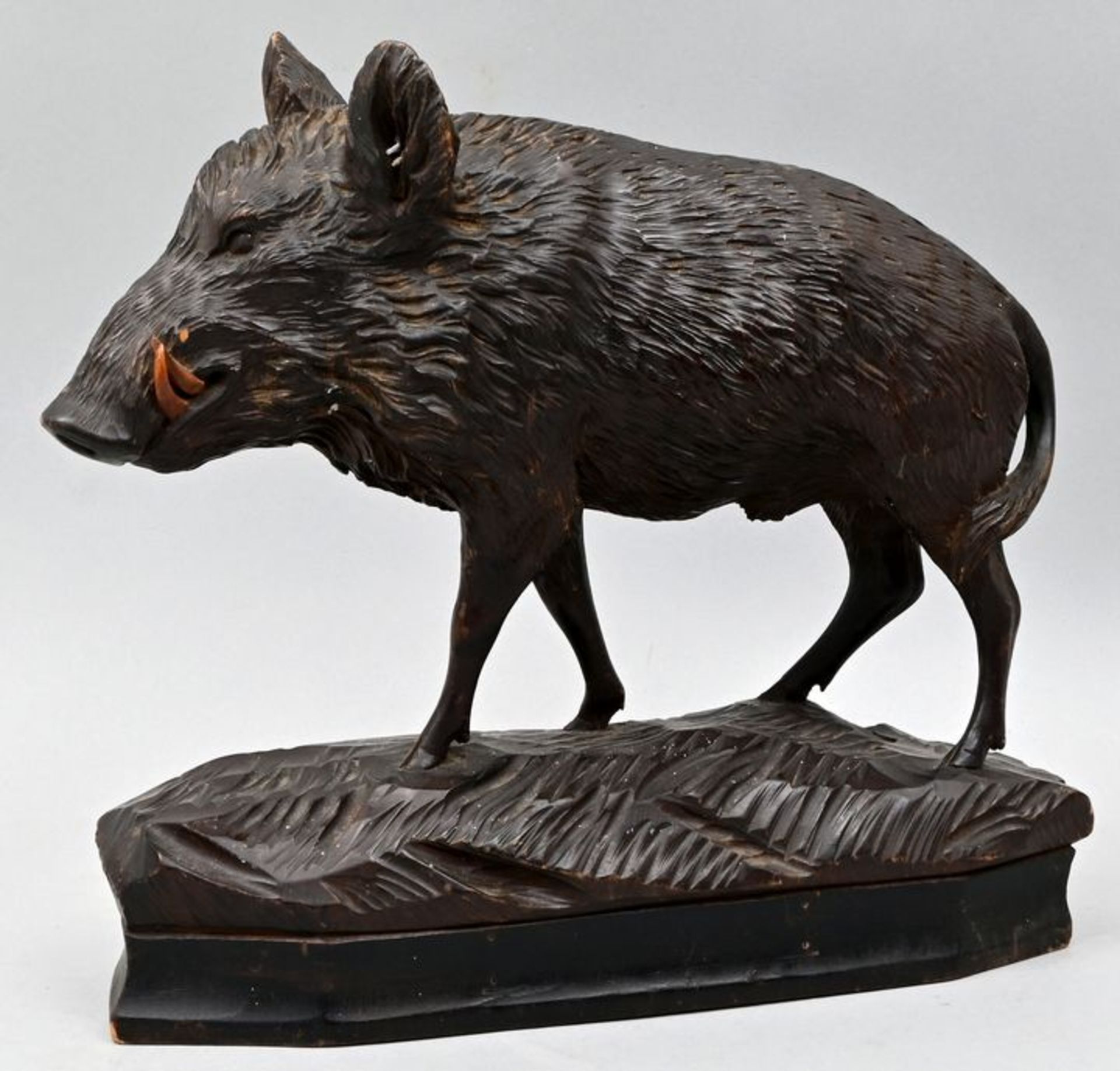 Russischer Künstler (?) Wildschwein geschnitzt / Wooden sculpture