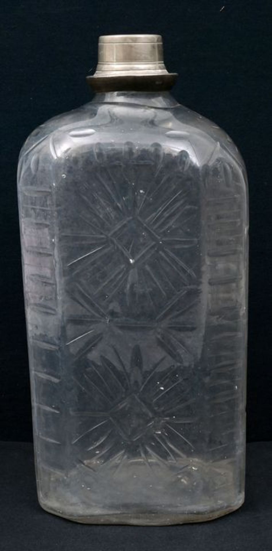 Flasche mit Zinnverschluss / glass bottle with pewter screw cover