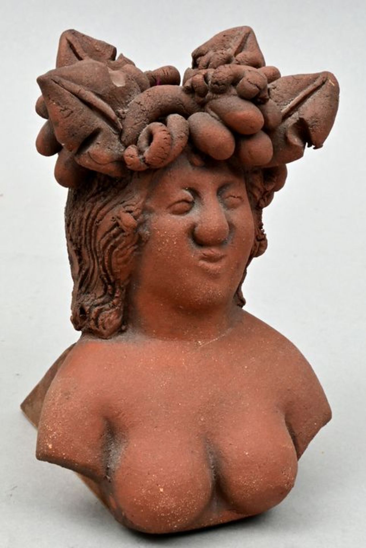 Sell, Lothar, kleiner weiblicher Torso mit Früchtekranz / small sculpture