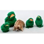 Maus Pieps und Wollminiaturen/ stuffed toys: mouse and frogs