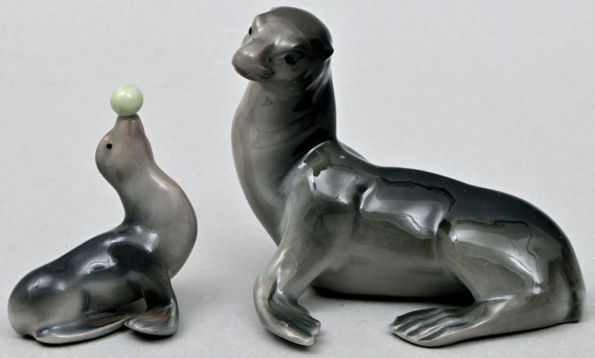 Seelöwen-Pärchen / Sea lions, porcelain figures