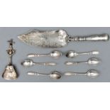 Zuckerschaufel, Fisch-oder Kuchenheber und 6 Mokkalöffel/ 8 pieces silver plated cutlery
