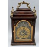 334 Stutzuhr, dunkelbraun, Holz/ bracket clock