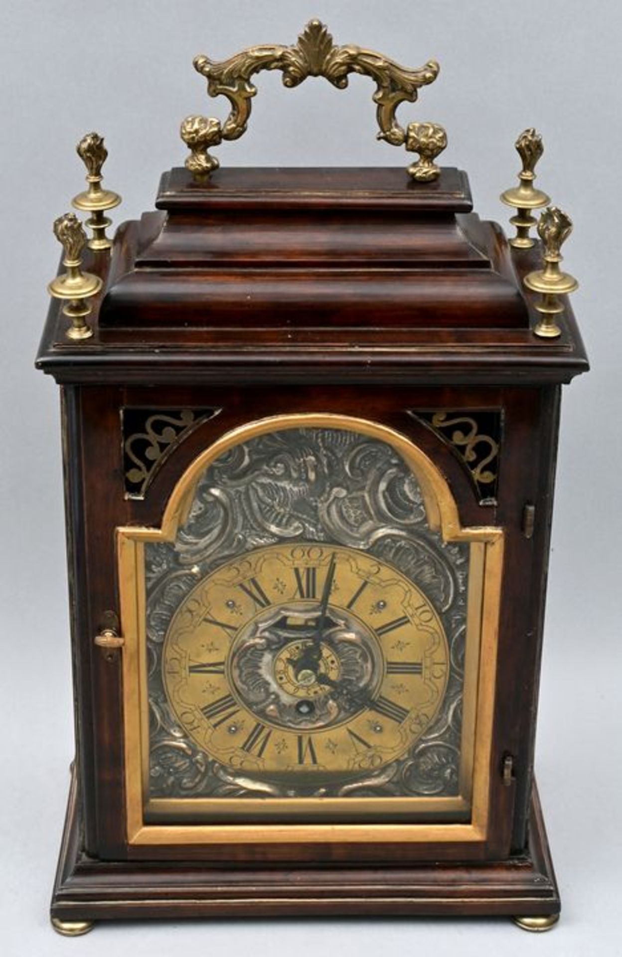 334 Stutzuhr, dunkelbraun, Holz/ bracket clock