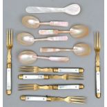 6 Kaviarlöffel und Obstgabeln/ 12 pieces cutlery mother-of-pearl