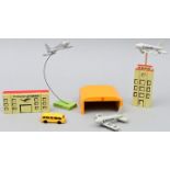 Sieben Teile Holzspielzeug ''Lufthansa'' / Seven pieces wooden toys ''Lufthansa''