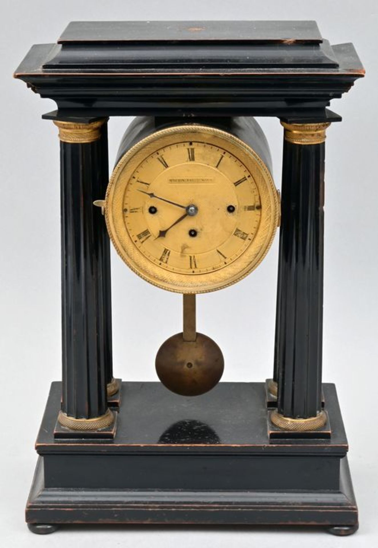 412 Stockuhr, Holz mit Säulen/ bracket clock