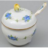 Zuckerdose mit Löffel, Meissen / Sugar bowl with spoon, Meissen