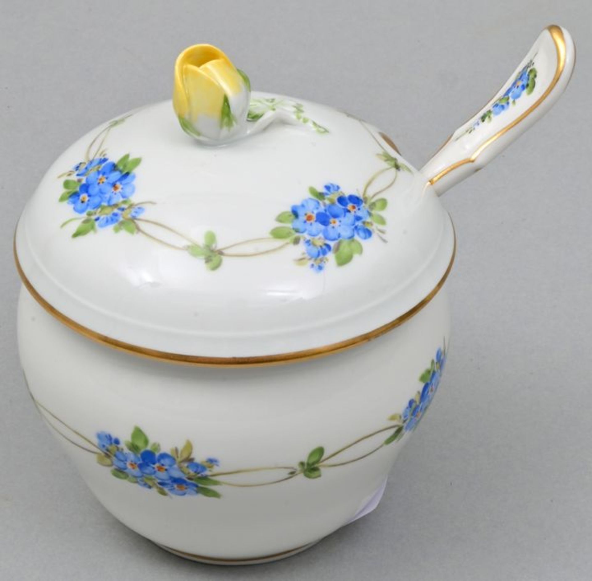 Zuckerdose mit Löffel, Meissen / Sugar bowl with spoon, Meissen