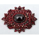 große Brosche, Granat / Large garnet brooch