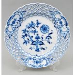 Zwiebelmusterteller/ plate blue onion pattern