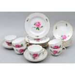 Sechs Gedecke Rote Rose/ six coffee cups with saucers and dessert plates
