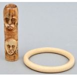 Zwei Teile Bein / Two parts carved bone