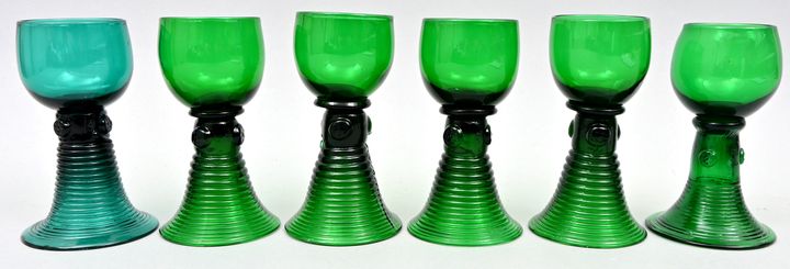 6 Römer / Six glass goblets