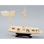 Chinesisches Sampan aus Elfenbein / Chinese Sampan made of ivory