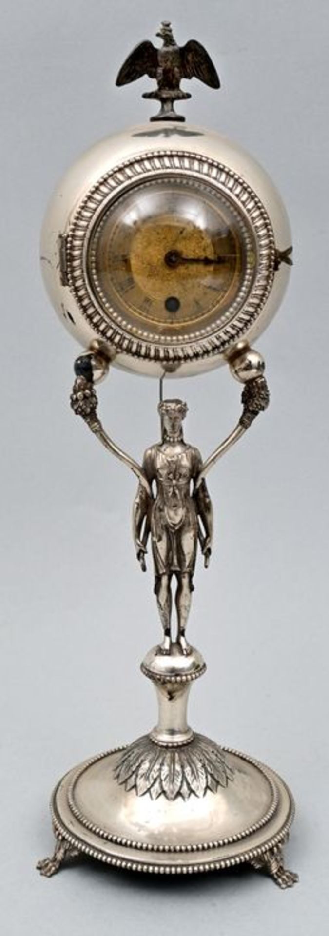 Tischuhr mit figürlichem Schaft / Table clock