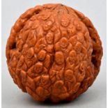 Beschnitzte Walnuss /Carved walnut
