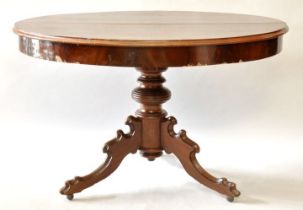ovaler Tisch / table