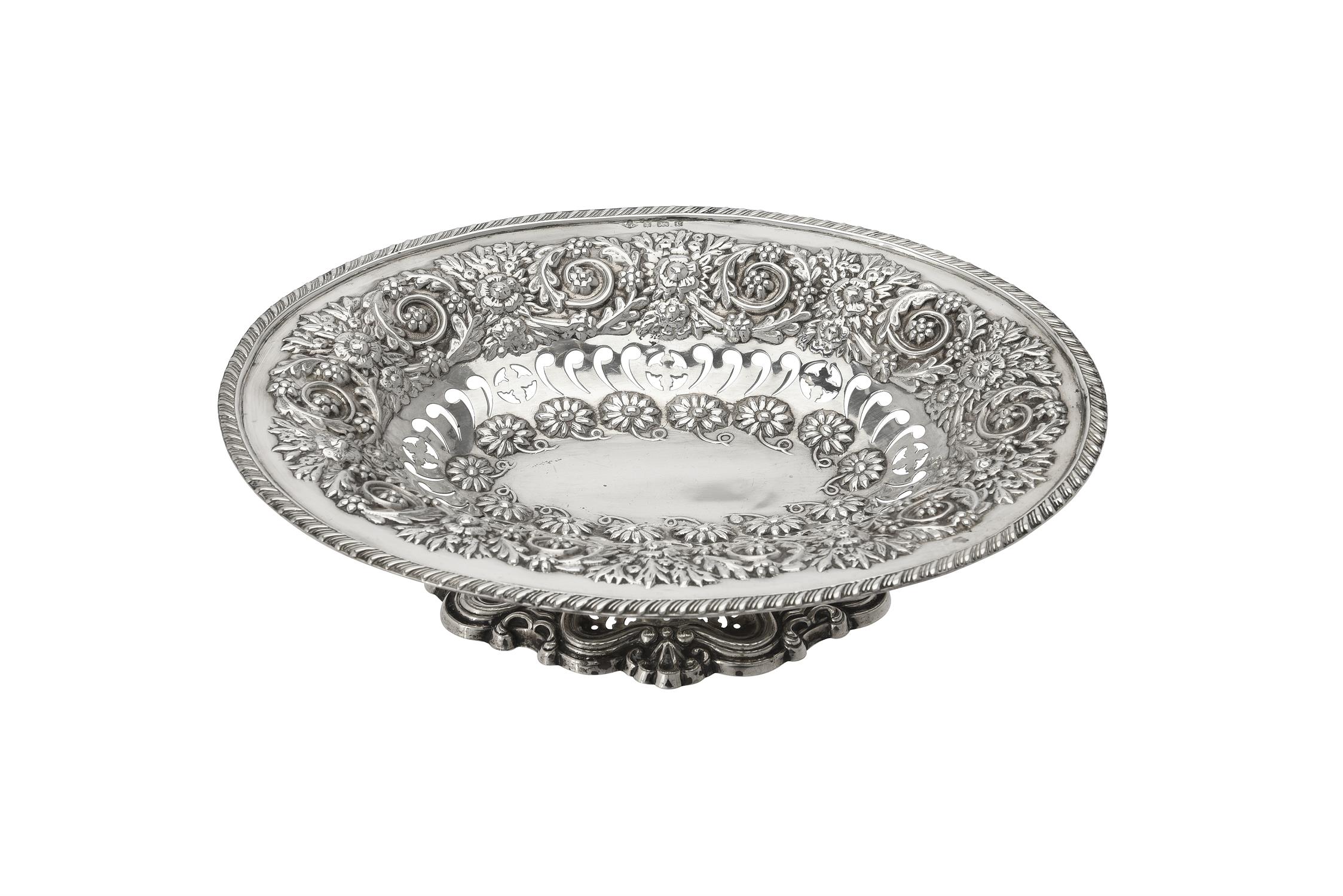 An Edwardian silver oval pedestal dish by S. Glass - Image 2 of 2