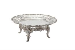 An Edwardian silver shaped circular fruit stand by Walker & Hall
